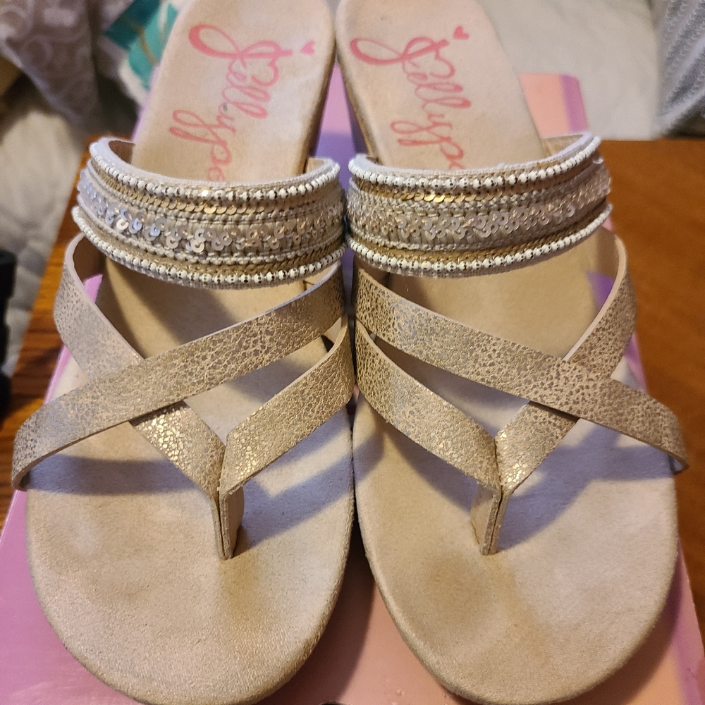 Like new wedge sandals